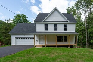 290 Parker St in Manchester, CT - Building Photo