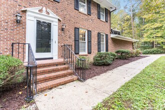 6824 Branton Dr in Cary, NC - Foto de edificio - Building Photo