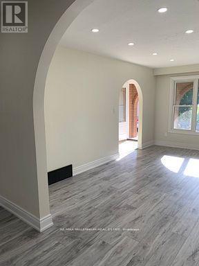 351 Queen Victoria Dr in Hamilton, ON - Building Photo - Building Photo