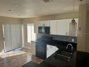 180 Coralwood Cir in Kissimmee, FL - Building Photo - Building Photo