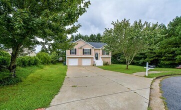 400 Lynn Katie Ct in Lawrenceville, GA - Building Photo - Building Photo