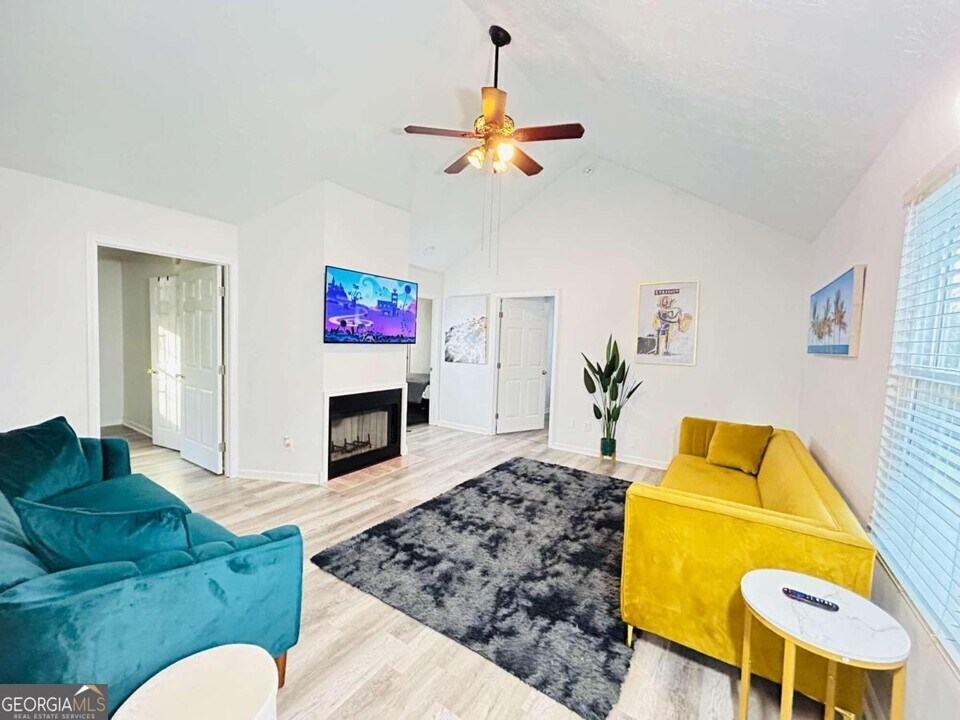 636 Sandys Ln SE in Atlanta, GA - Building Photo