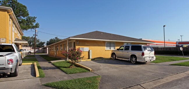 1617 Apache Dr in Harvey, LA - Foto de edificio - Building Photo