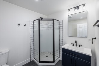484 Main St in Middletown, CT - Foto de edificio - Interior Photo