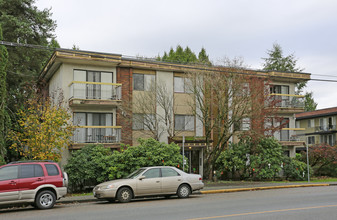 Burlington Apartments in Maple Ridge, BC - Building Photo - Building Photo