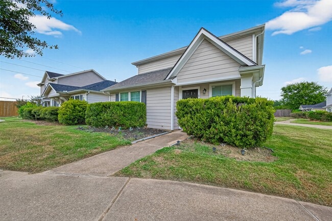 property at 6343 Settlers Square Ln