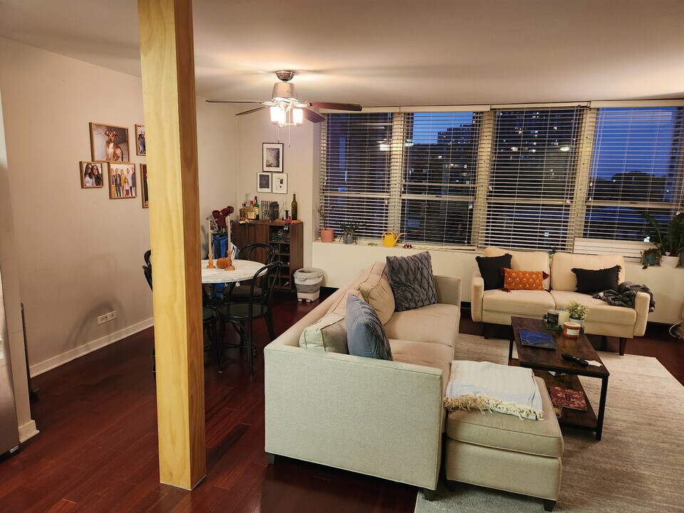 655 Irving Park Rd in Chicago, IL - Building Photo