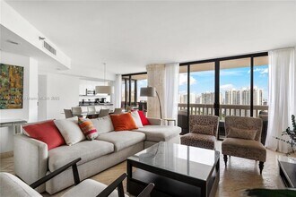 1000 W Island Blvd, Unit 2407 in Aventura, FL - Building Photo - Building Photo