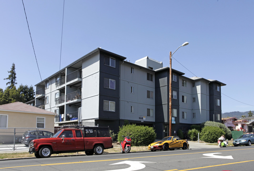 High Street Apartments in Oakland, CA - Foto de edificio