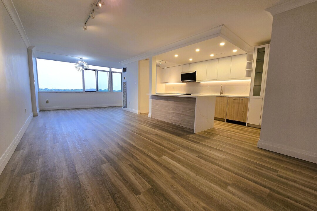 3000 Bathurst St in Toronto, ON - Building Photo