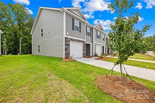 5150 Hyrule Dr in Charlotte, NC - Building Photo - Building Photo