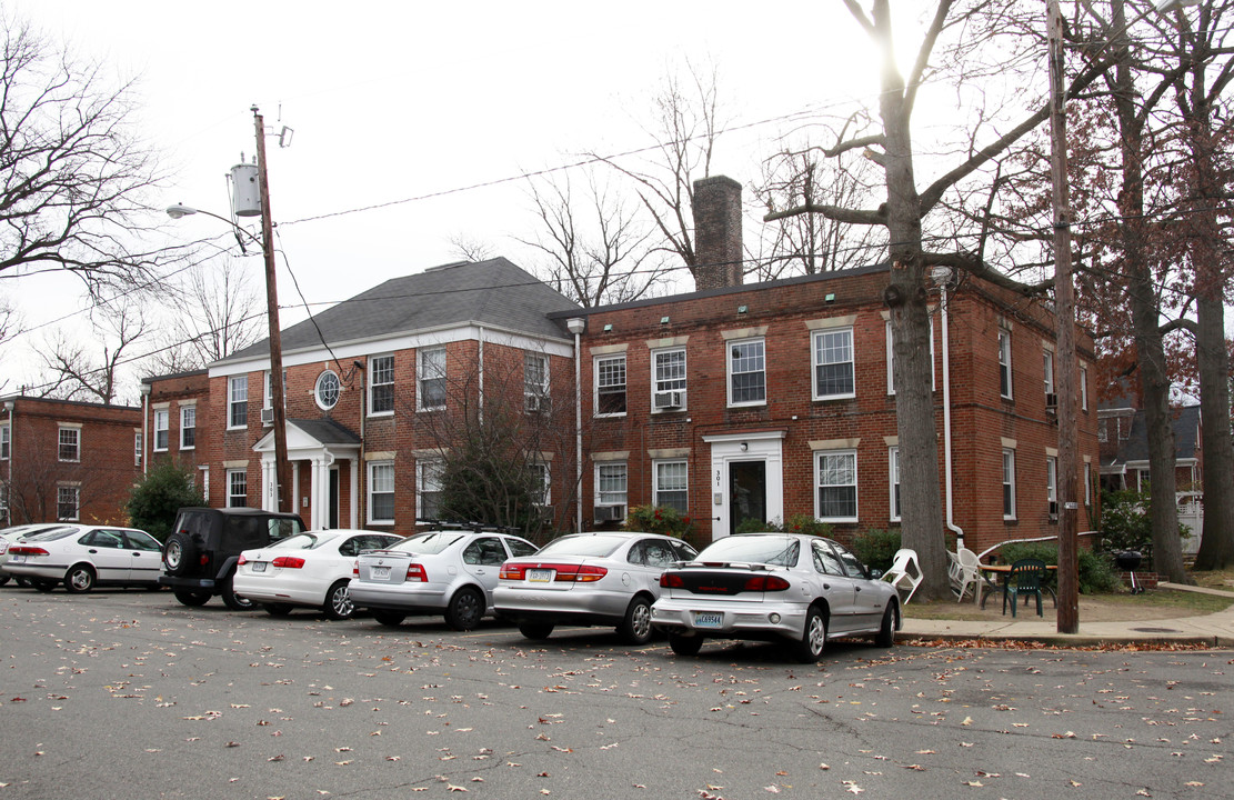 301-311 E Glendale Ave in Alexandria, VA - Building Photo