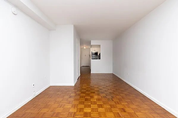 222 W 14th St in New York, NY - Building Photo - Building Photo