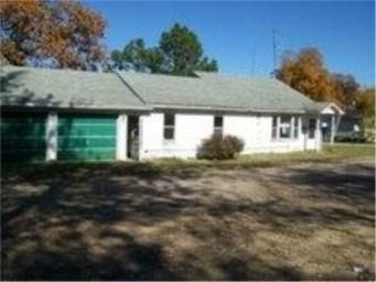 301 W Washington Ave in Owensville, MO - Building Photo