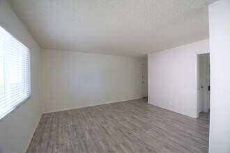 6954 Woodman Ave, Unit 10 in Los Angeles, CA - Building Photo - Building Photo