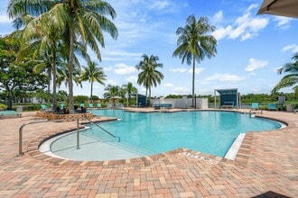 Windsor Pembroke Pines in Pembroke Pines, FL - Building Photo - Building Photo