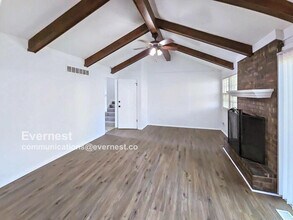 12726 Manchester Ave in Grandview, MO - Foto de edificio - Building Photo