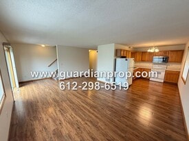 2509 Cobble Hill Ct in Woodbury, MN - Building Photo