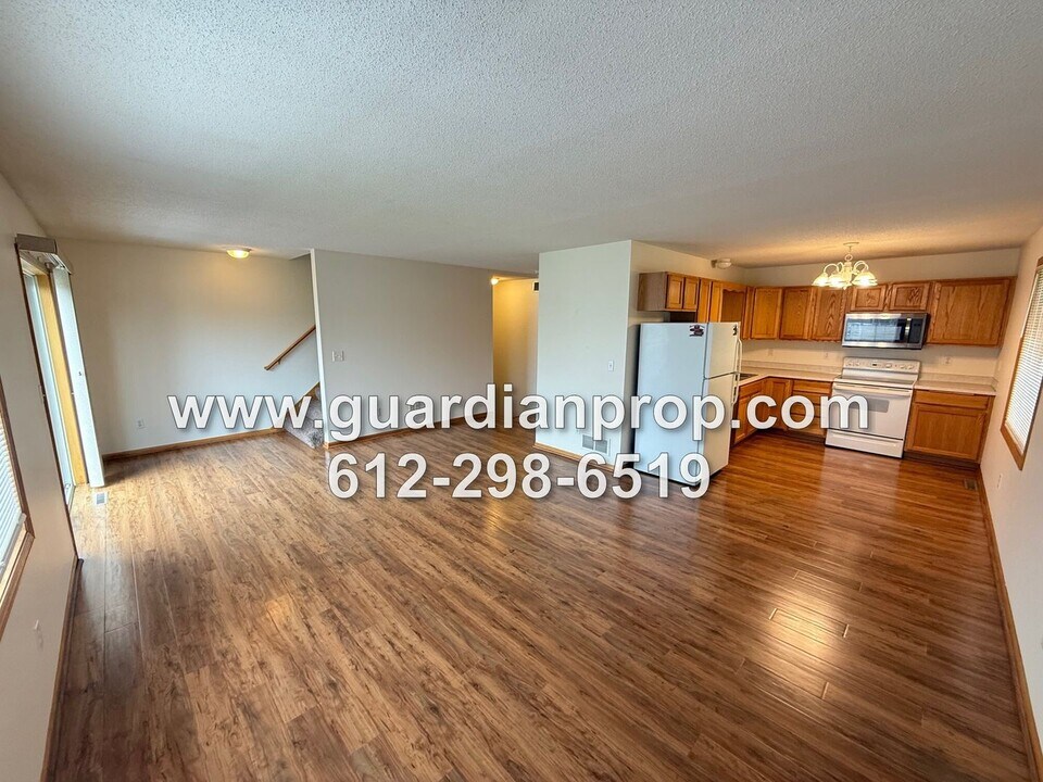 2509 Cobble Hill Ct in Woodbury, MN - Building Photo