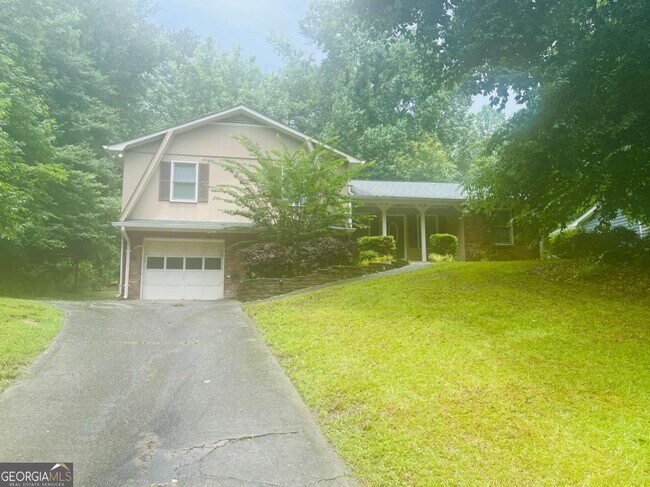 property at 2472 Ramblewood Ct