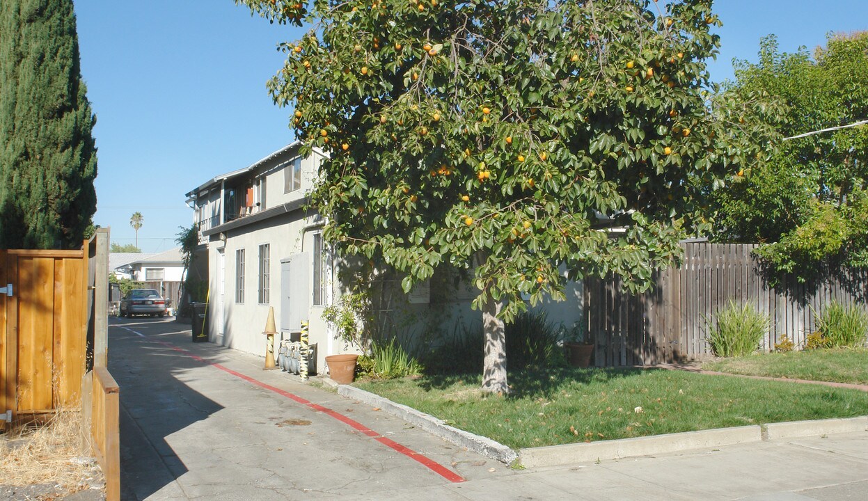 311 Lastreto Ave in Sunnyvale, CA - Building Photo