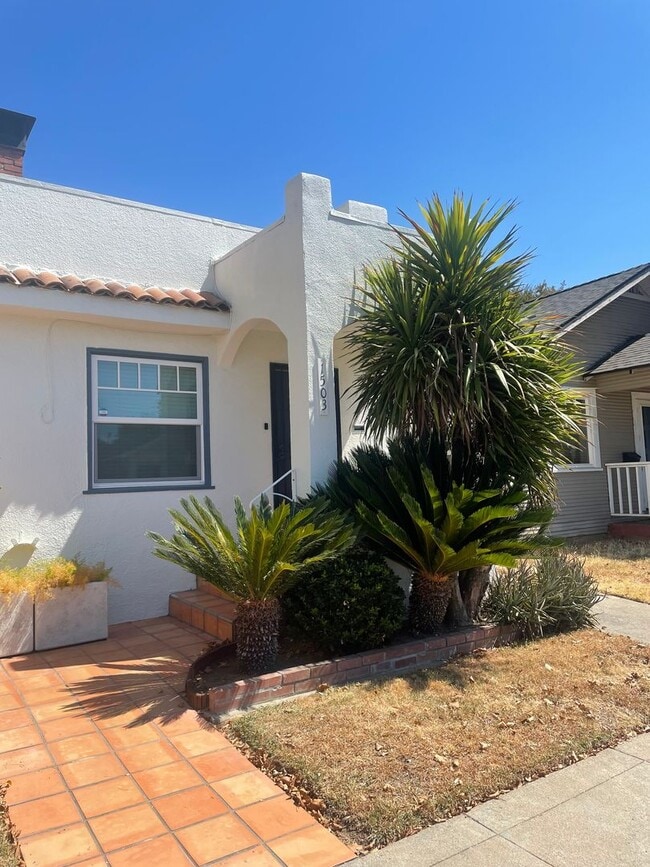 property at 1501-1503 33rd St