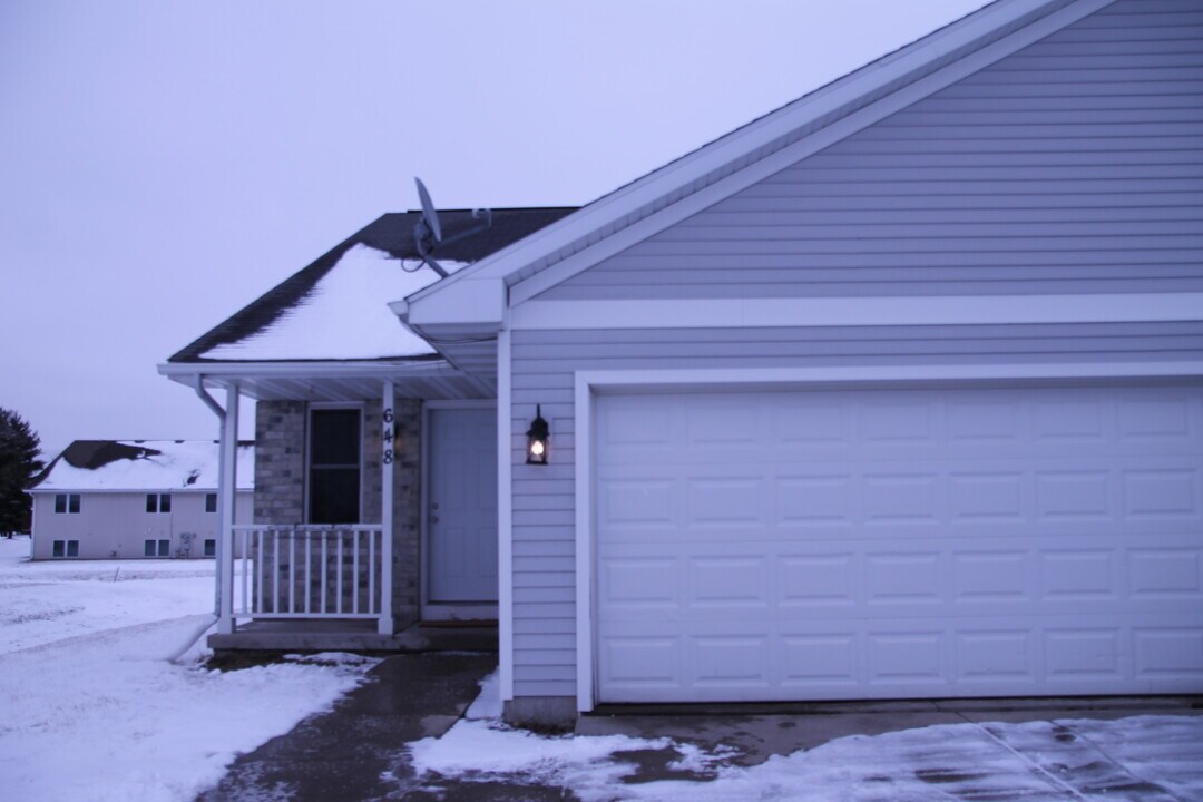 648 S Burr Oak Ave, Unit 648 South Burr Oak Avenue in Oregon, WI - Building Photo