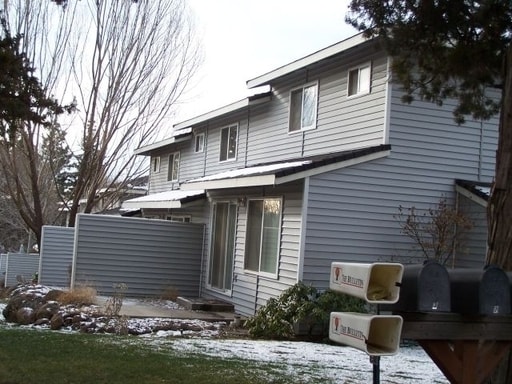 805 NW Saginaw Ave in Bend, OR - Building Photo - Building Photo