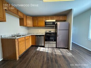 1917 Southwood Dr in Champaign, IL - Building Photo - Building Photo