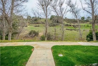 6828 Poppyview Dr in Oak Park, CA - Building Photo - Building Photo