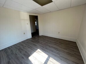 422 S Center St in Grove City, PA - Building Photo - Building Photo