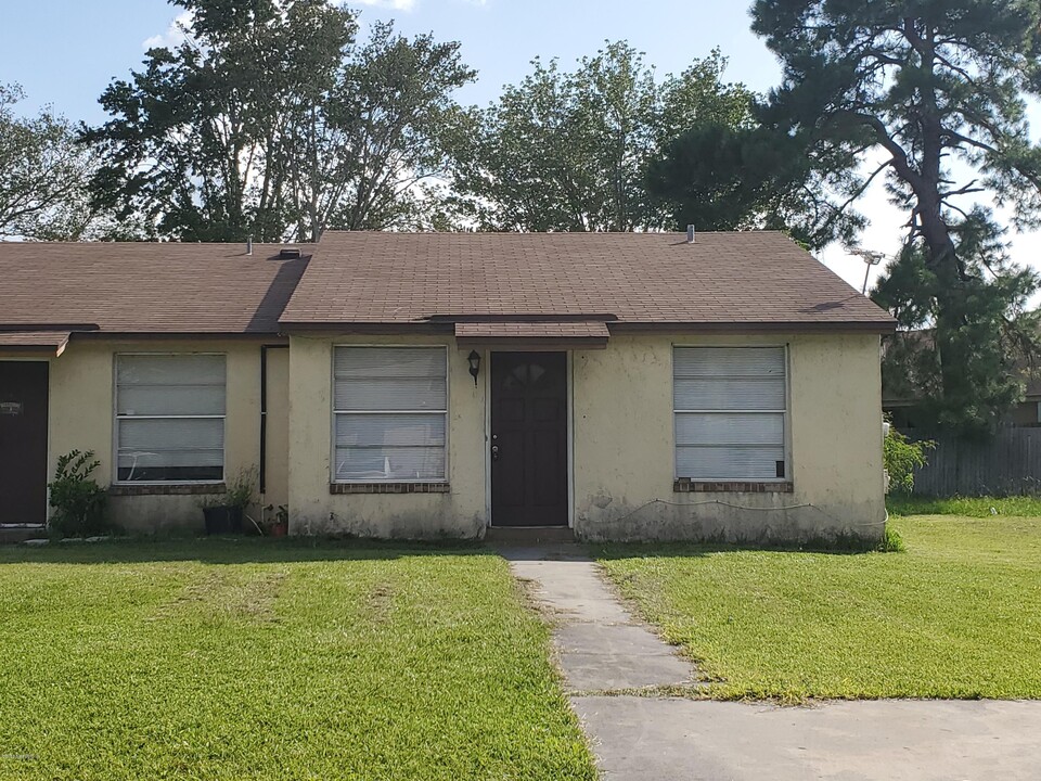 2678 Sunrise Village Dr in Orange Park, FL - Foto de edificio