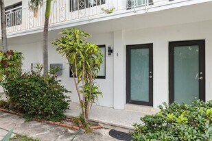 8020 Crespi Blvd in Miami Beach, FL - Building Photo