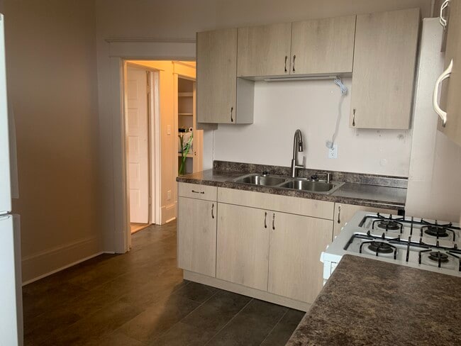122 W 4th St in Duluth, MN - Building Photo - Building Photo