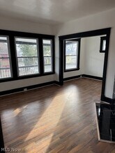 12001 Oakview Ave in Cleveland, OH - Foto de edificio - Building Photo