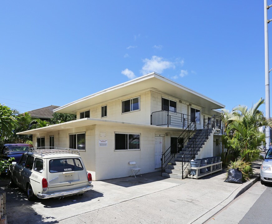 3205 Castle St in Honolulu, HI - Building Photo