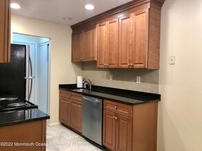 169 Amberly Dr in Englishtown, NJ - Building Photo - Building Photo