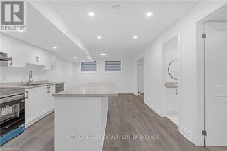7426 Parkside Rd in Niagara Falls, ON - Building Photo - Building Photo