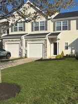 7 Chapel Hill Rd in Mount Laurel, NJ - Building Photo