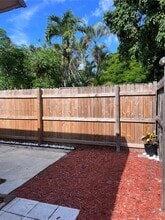 8001 NW 74th Terrace in Tamarac, FL - Foto de edificio - Building Photo
