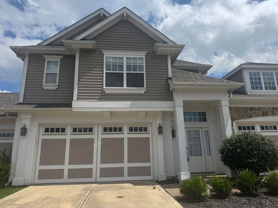 581 Beehler Dr in Whiteland, IN - Building Photo
