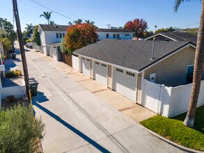 546 Catalina Dr in Newport Beach, CA - Building Photo - Building Photo