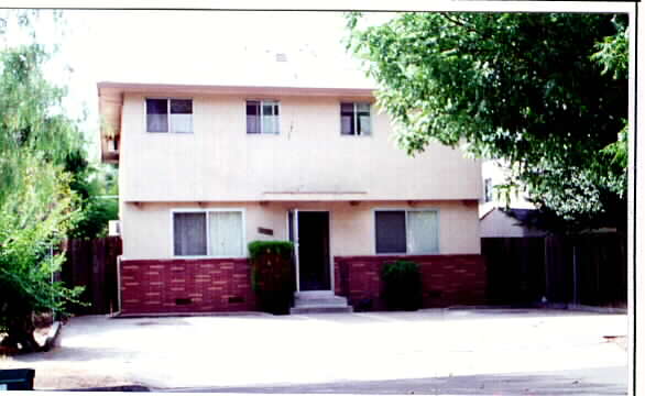 2208 25th St in Sacramento, CA - Foto de edificio - Building Photo