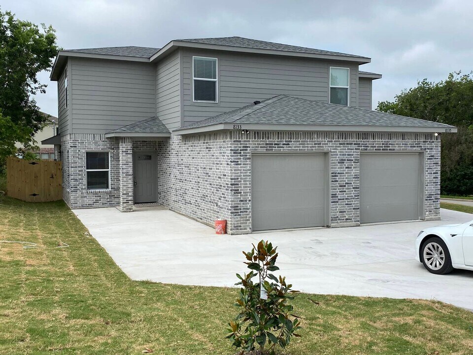 8133-8135 Doreen Ave in Fort Worth, TX - Building Photo