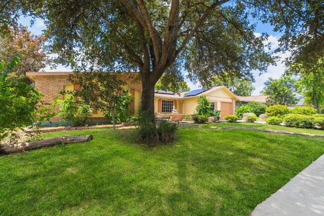 12803 El Sendero St in San Antonio, TX - Foto de edificio - Building Photo