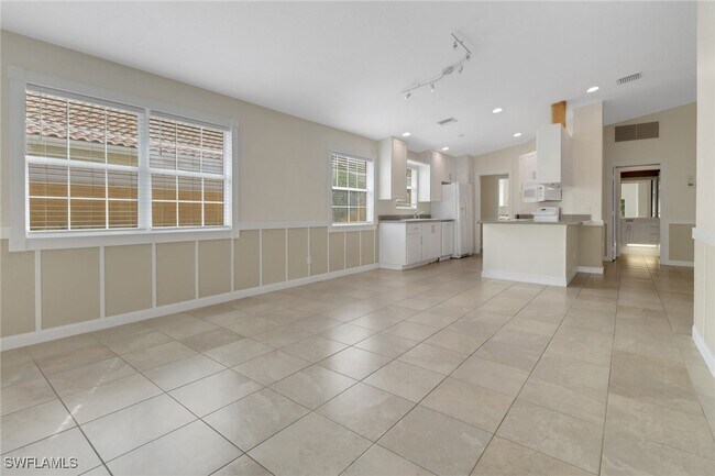 7933 Umberto Ct in Naples, FL - Foto de edificio - Building Photo
