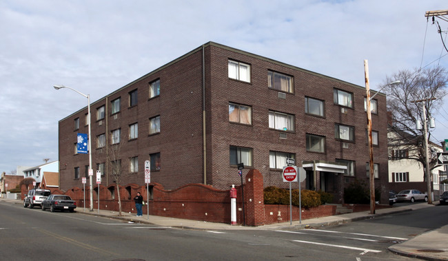 Everett Gardens in Everett, MA - Foto de edificio - Building Photo