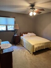 1006 Hackberry Dr, Unit 2 in Marshall, MN - Foto de edificio - Building Photo