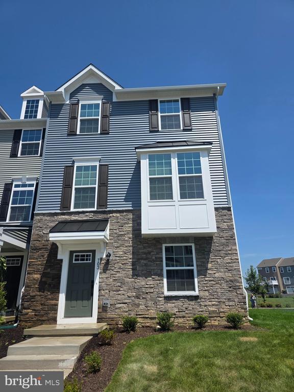 property at 703 Kalmar Ln