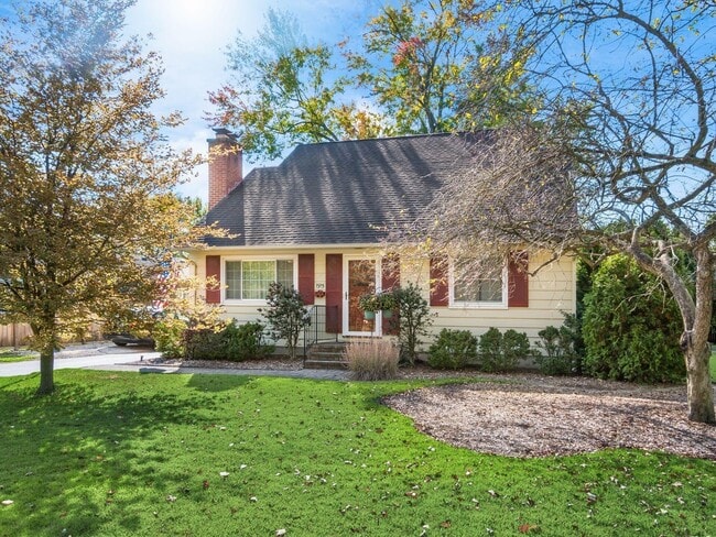 1915 Zollinger Rd in Columbus, OH - Building Photo - Building Photo